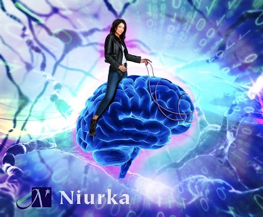 Niurka_sitting_on_brain_blog_life_coach