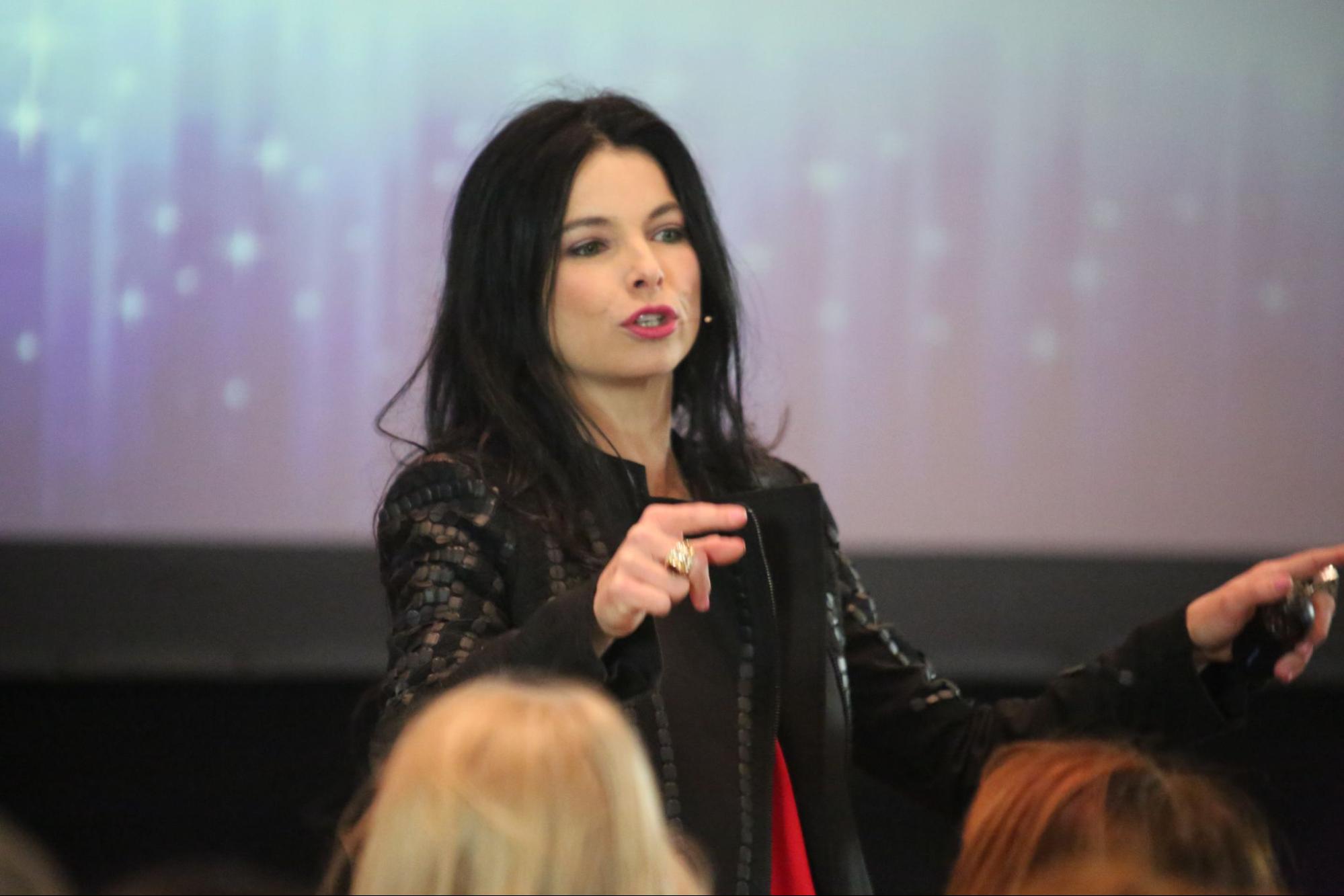 niurka-on-stage-speaking-ppp-blog